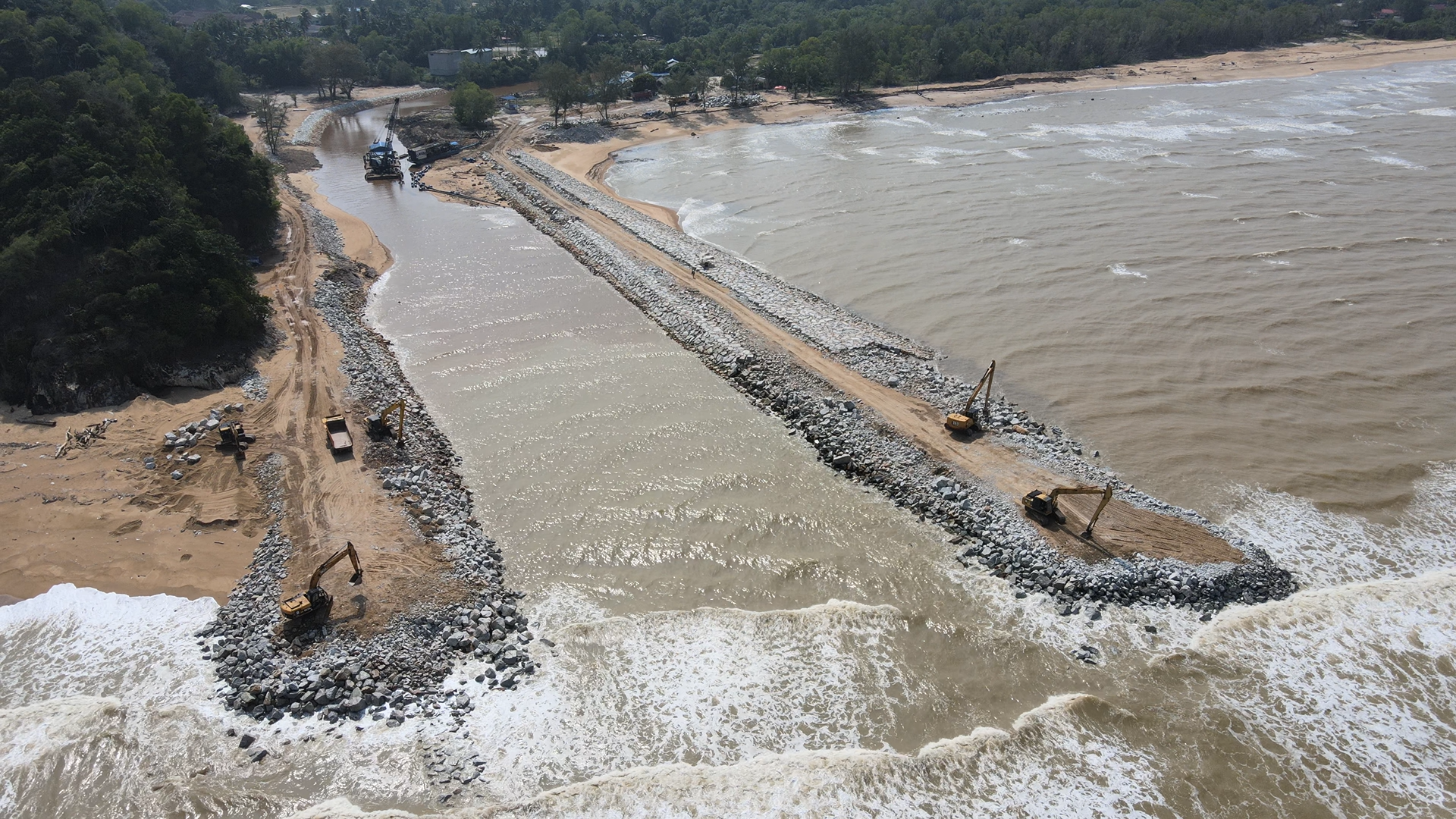 Breakwater 4